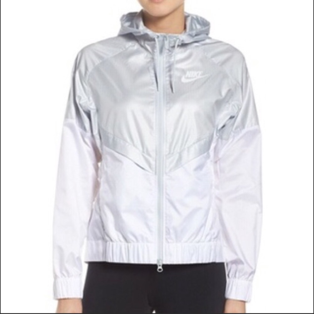 Nike windrunner windbreaker